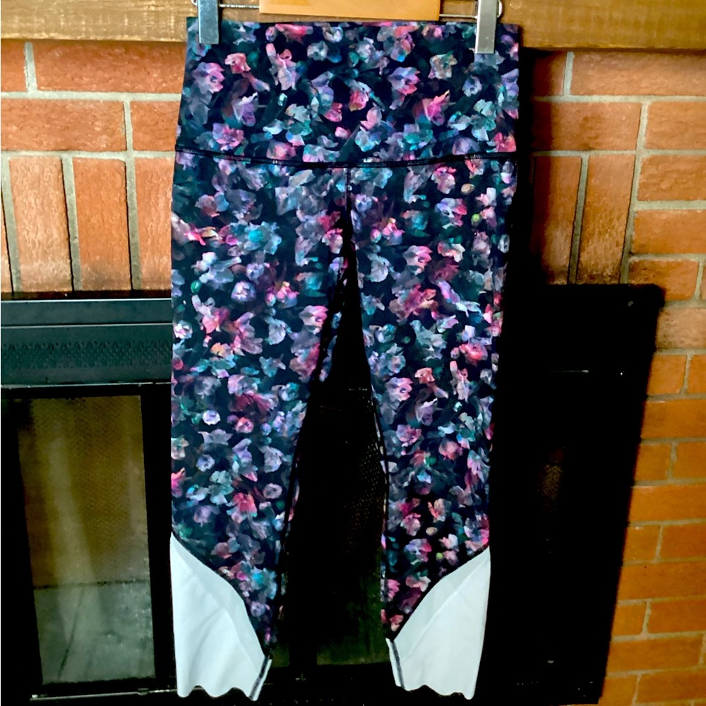 Lululemon size 8 Leggings scalloped edge